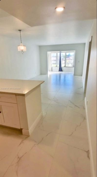 For Rent: $1,750 (1 beds, 1 baths, 765 Square Feet)