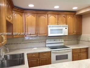 For Rent: $2,050 (1 beds, 1 baths, 670 Square Feet)