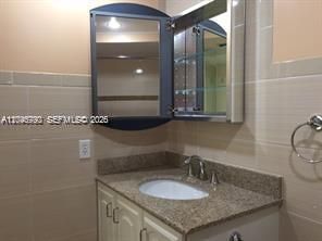 For Rent: $2,050 (1 beds, 1 baths, 670 Square Feet)