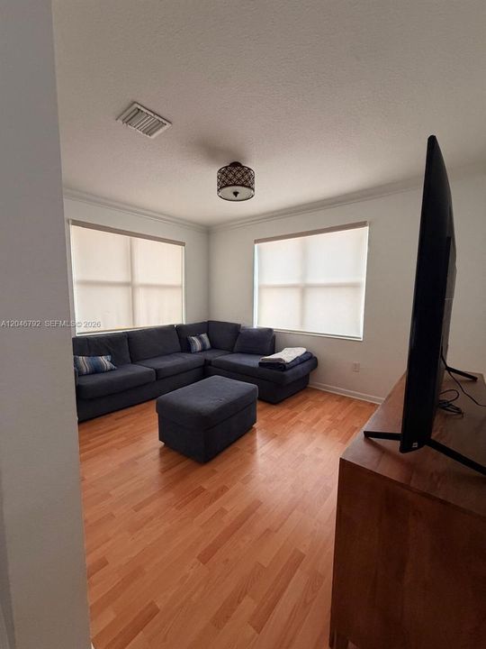 En Renta: $4,300 (4 camas, 2 baños, 2105 Pies cuadrados)
