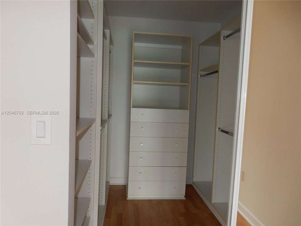 En Renta: $4,300 (4 camas, 2 baños, 2105 Pies cuadrados)