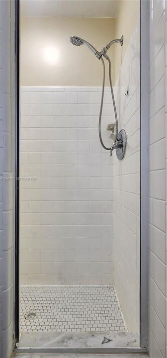For Rent: $1,050 (0 beds, 1 baths, 1498 Square Feet)