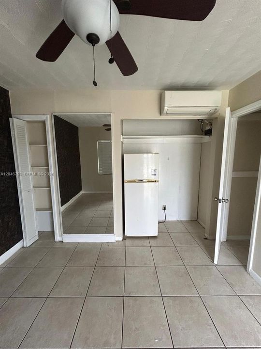 For Rent: $1,050 (0 beds, 1 baths, 1498 Square Feet)