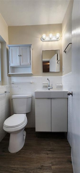 For Rent: $1,050 (0 beds, 1 baths, 1498 Square Feet)