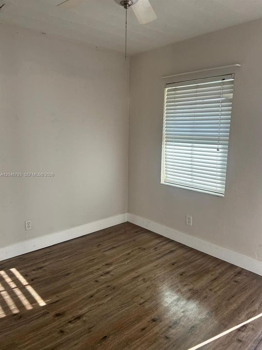 For Rent: $1,050 (0 beds, 1 baths, 1498 Square Feet)