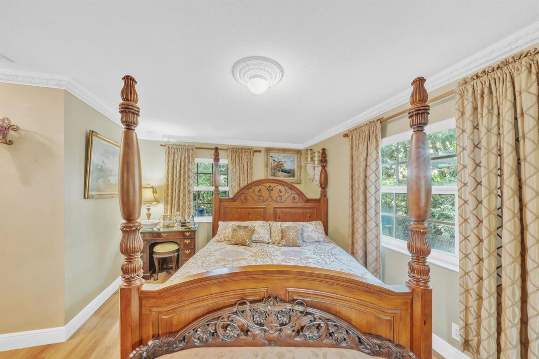 12 Primary Bedroom (2)