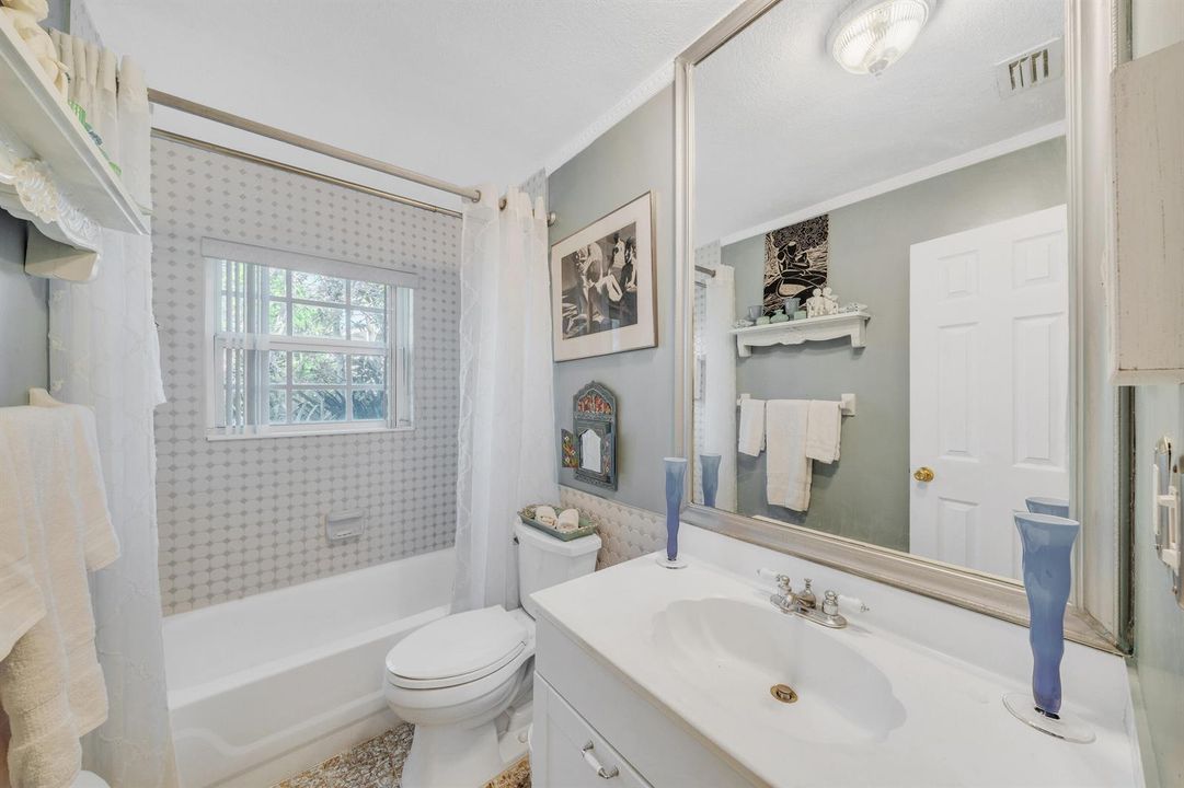 7 Guest Bathroom
