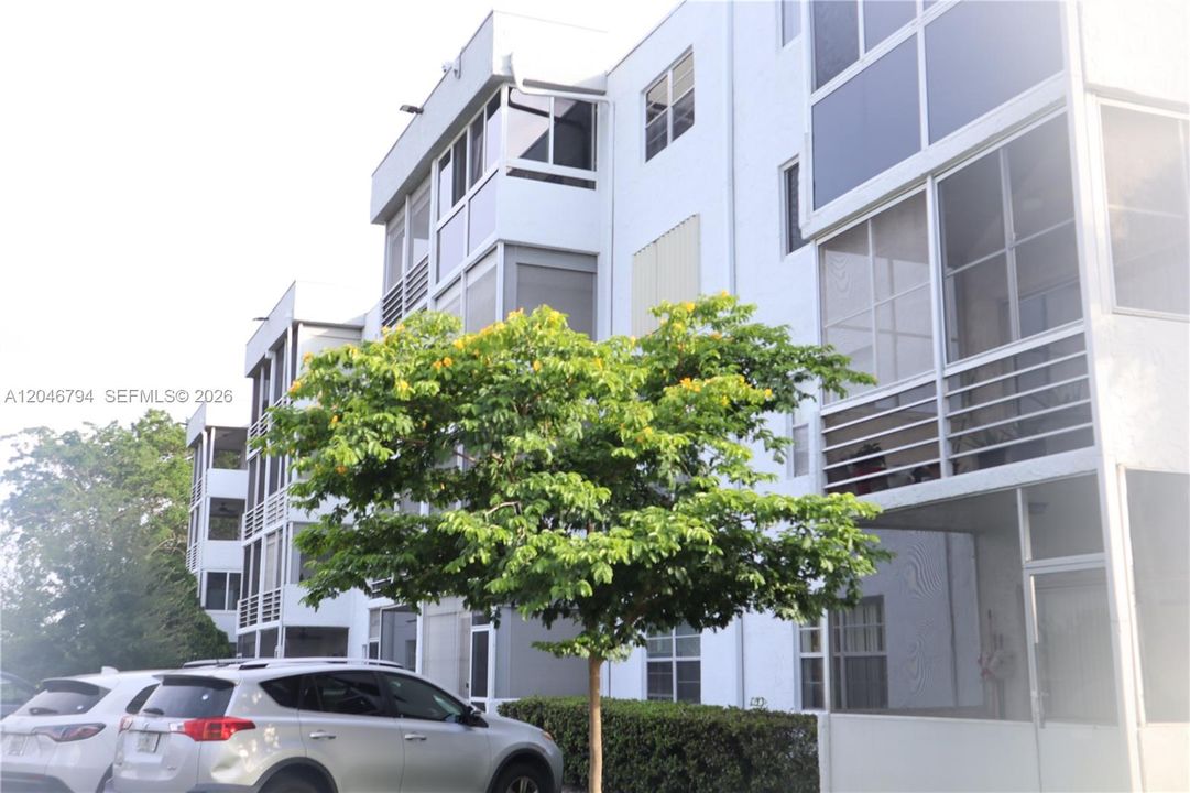 В аренду: $1,800 (2 спален, 2 ванн, 868 Квадратных фут)