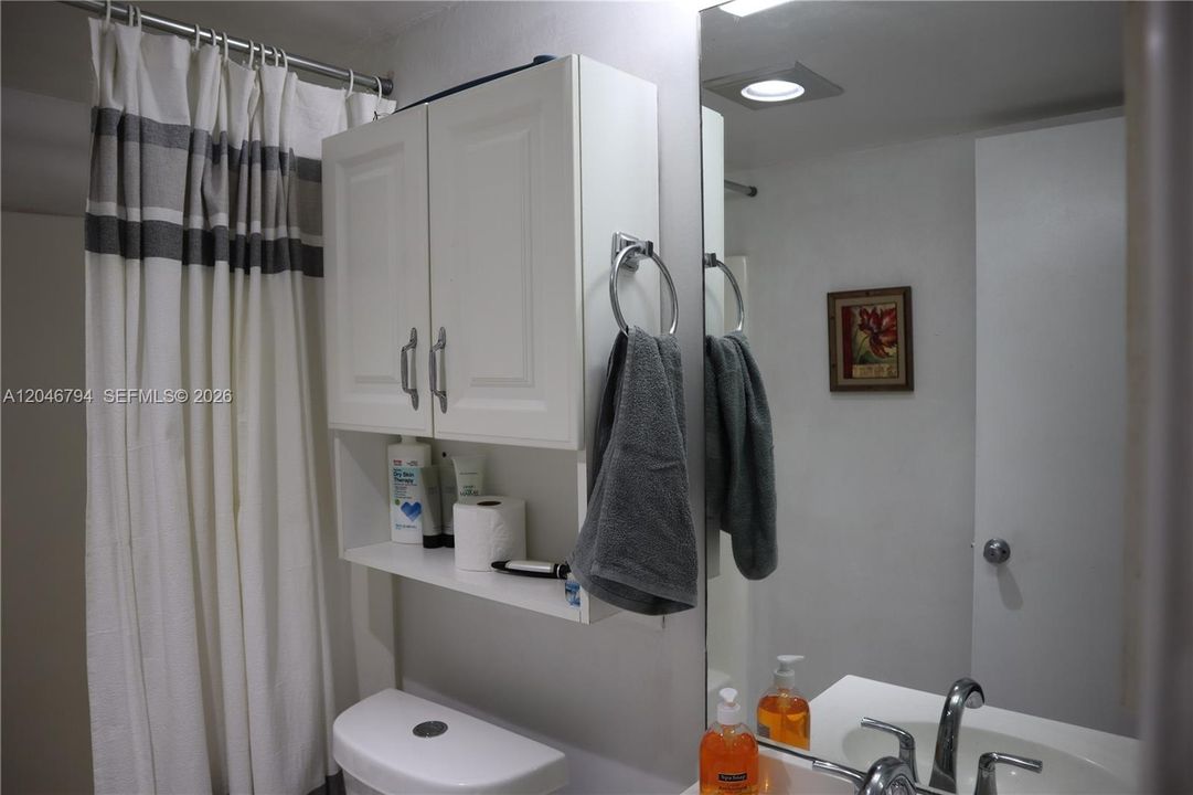 В аренду: $1,800 (2 спален, 2 ванн, 868 Квадратных фут)