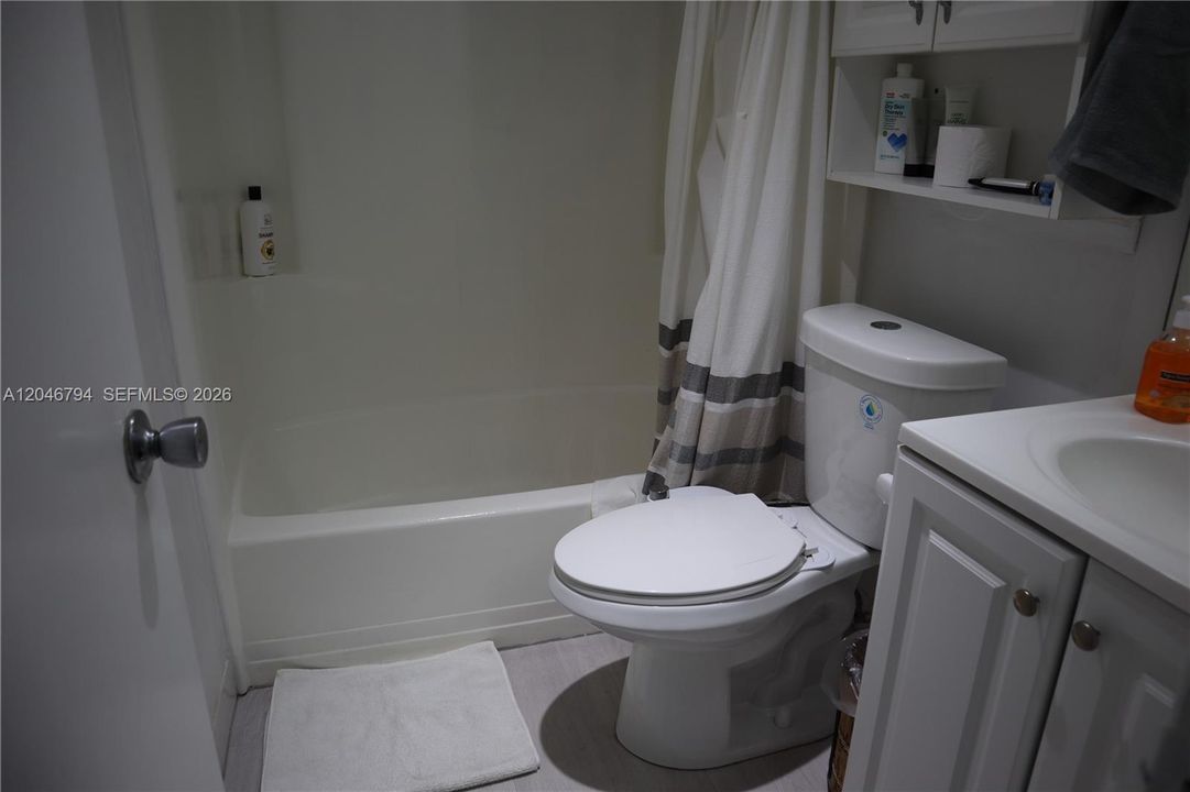 В аренду: $1,800 (2 спален, 2 ванн, 868 Квадратных фут)