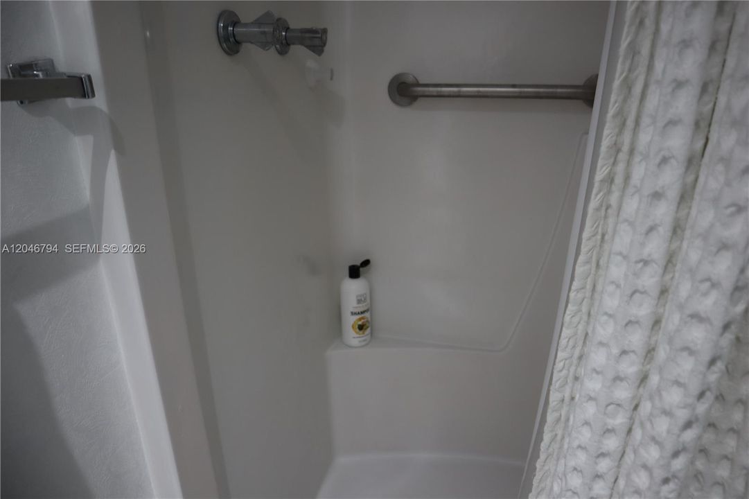 В аренду: $1,800 (2 спален, 2 ванн, 868 Квадратных фут)