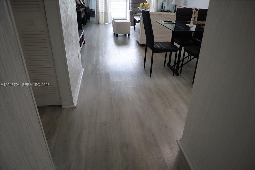 В аренду: $1,800 (2 спален, 2 ванн, 868 Квадратных фут)