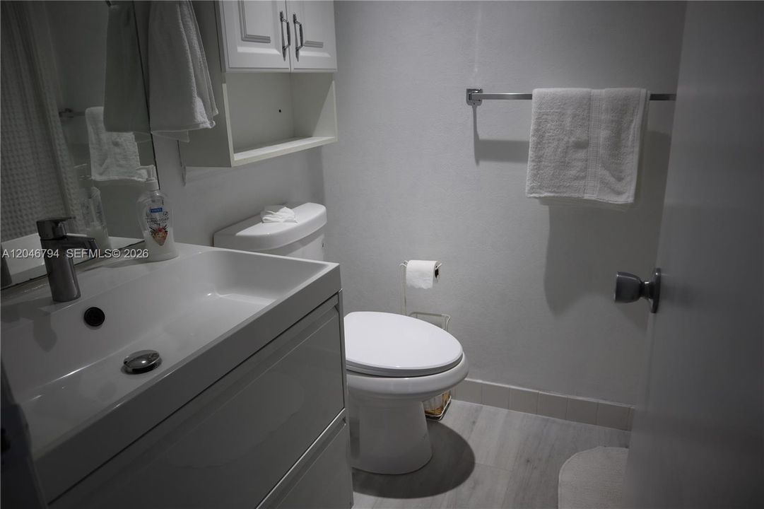 В аренду: $1,800 (2 спален, 2 ванн, 868 Квадратных фут)