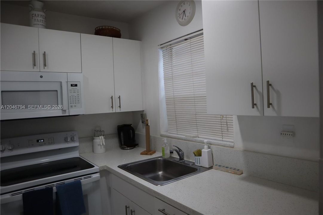 В аренду: $1,800 (2 спален, 2 ванн, 868 Квадратных фут)