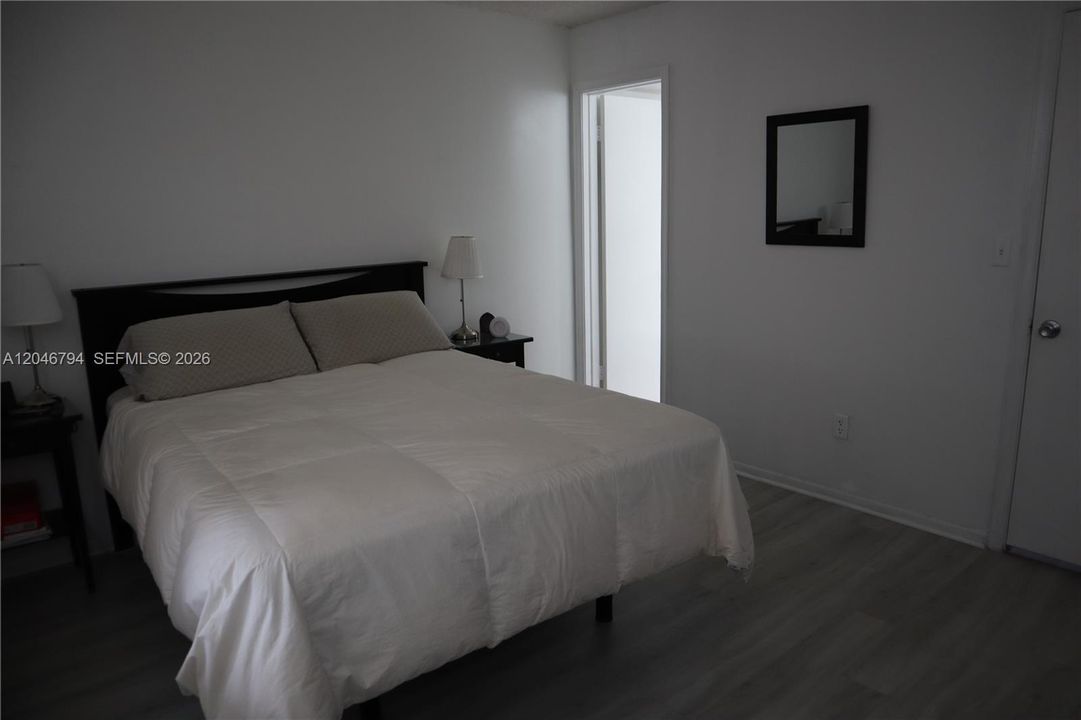 В аренду: $1,800 (2 спален, 2 ванн, 868 Квадратных фут)