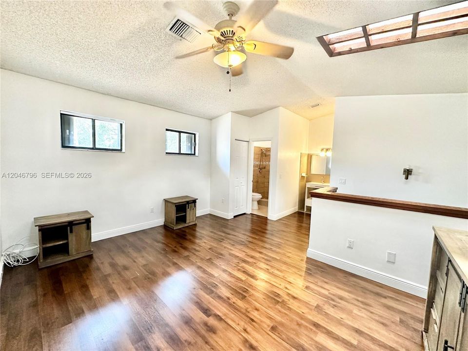 For Rent: $3,000 (3 beds, 2 baths, 1326 Square Feet)