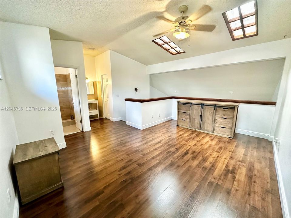 For Rent: $3,000 (3 beds, 2 baths, 1326 Square Feet)