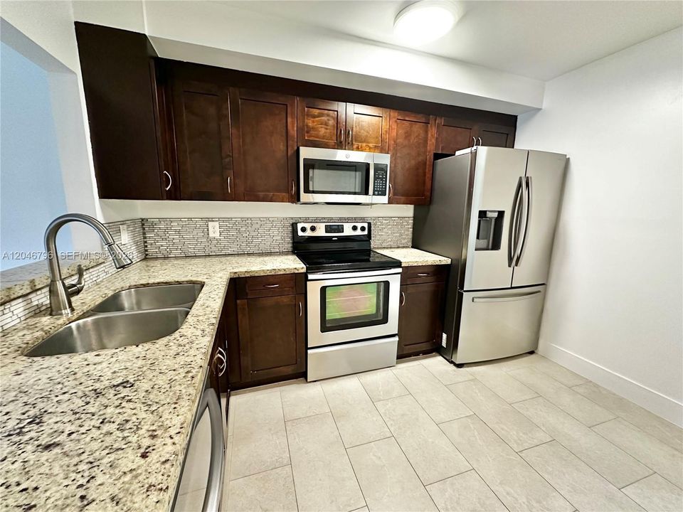 For Rent: $3,000 (3 beds, 2 baths, 1326 Square Feet)