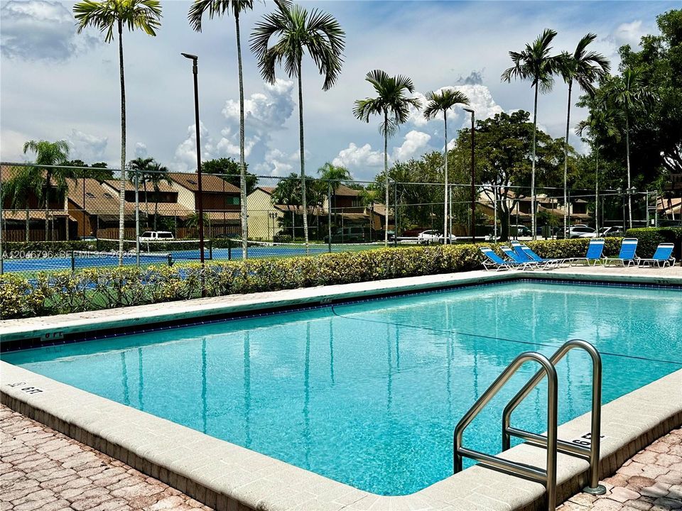 For Rent: $3,000 (3 beds, 2 baths, 1326 Square Feet)