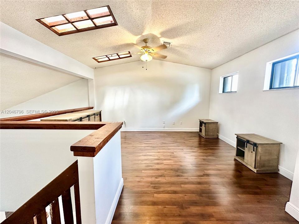 For Rent: $3,000 (3 beds, 2 baths, 1326 Square Feet)