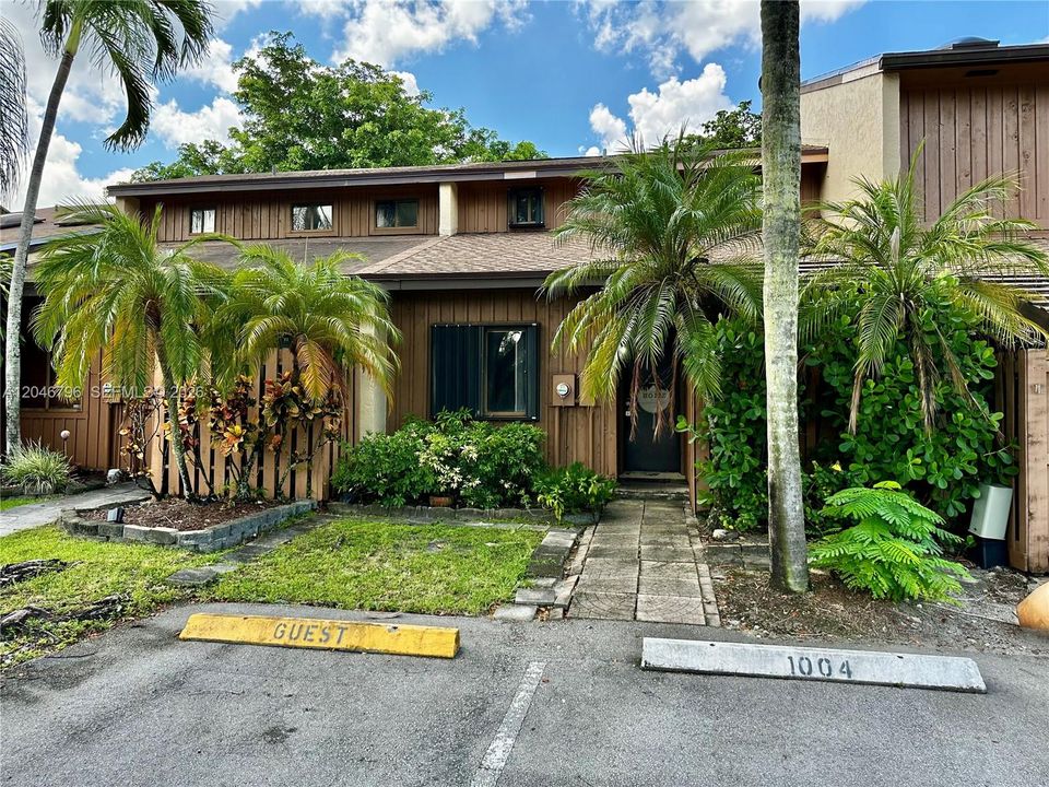For Rent: $3,000 (3 beds, 2 baths, 1326 Square Feet)