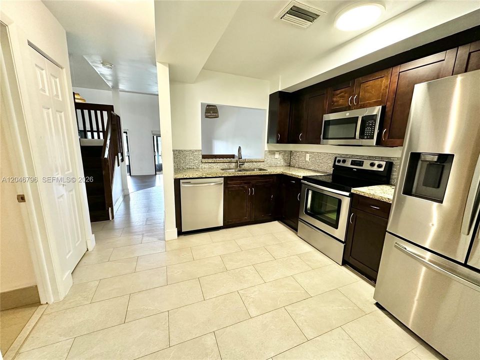 For Rent: $3,000 (3 beds, 2 baths, 1326 Square Feet)