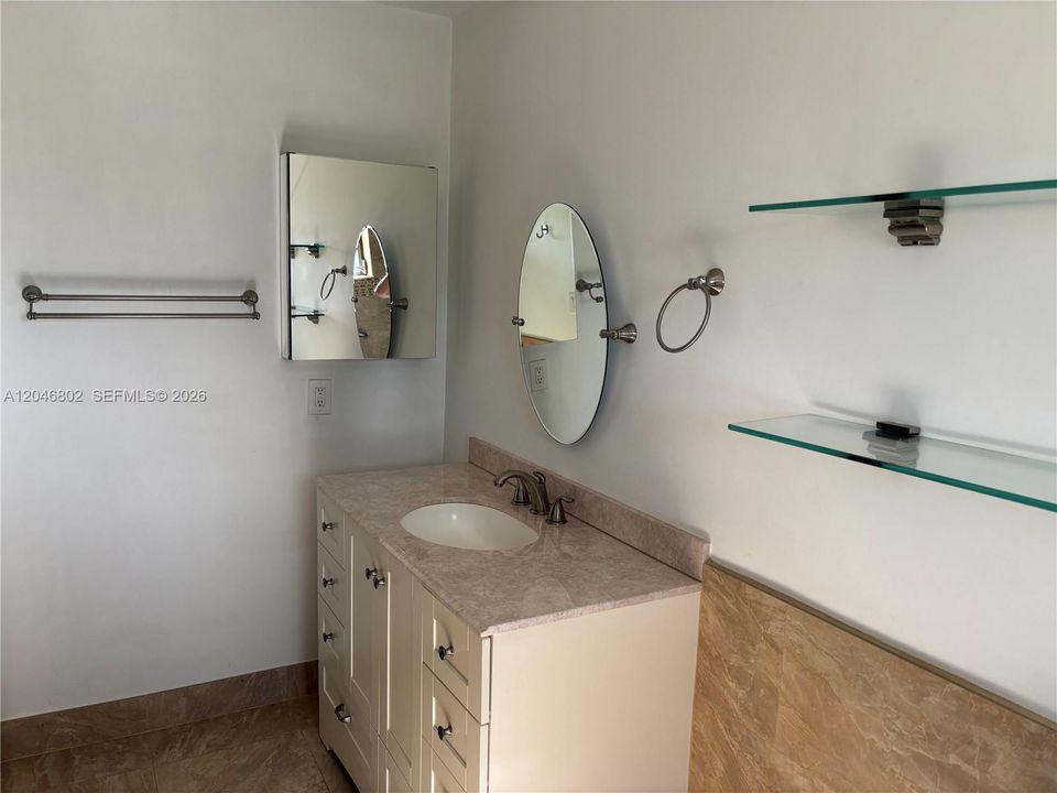 For Rent: $3,150 (2 beds, 2 baths, 1761 Square Feet)