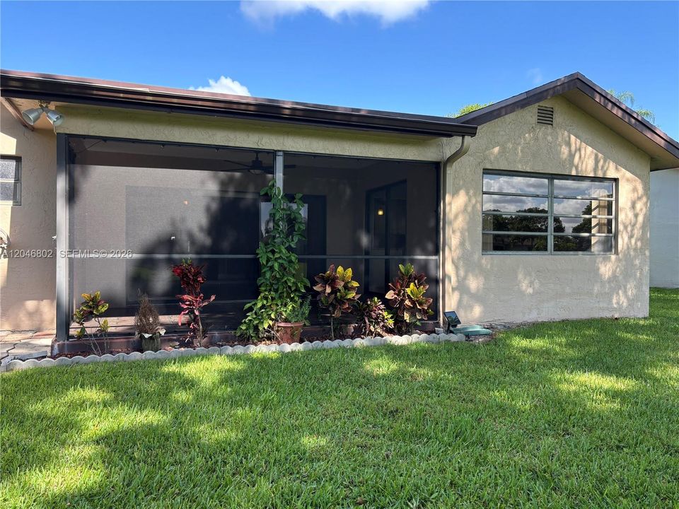 For Rent: $3,150 (2 beds, 2 baths, 1761 Square Feet)