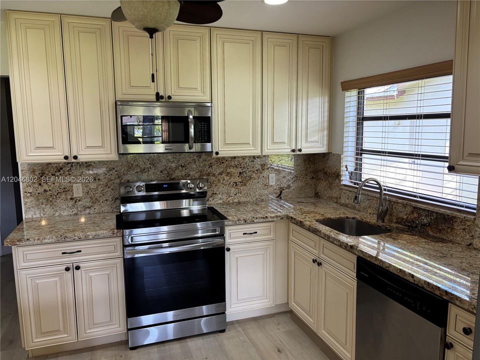 For Rent: $3,150 (2 beds, 2 baths, 1761 Square Feet)