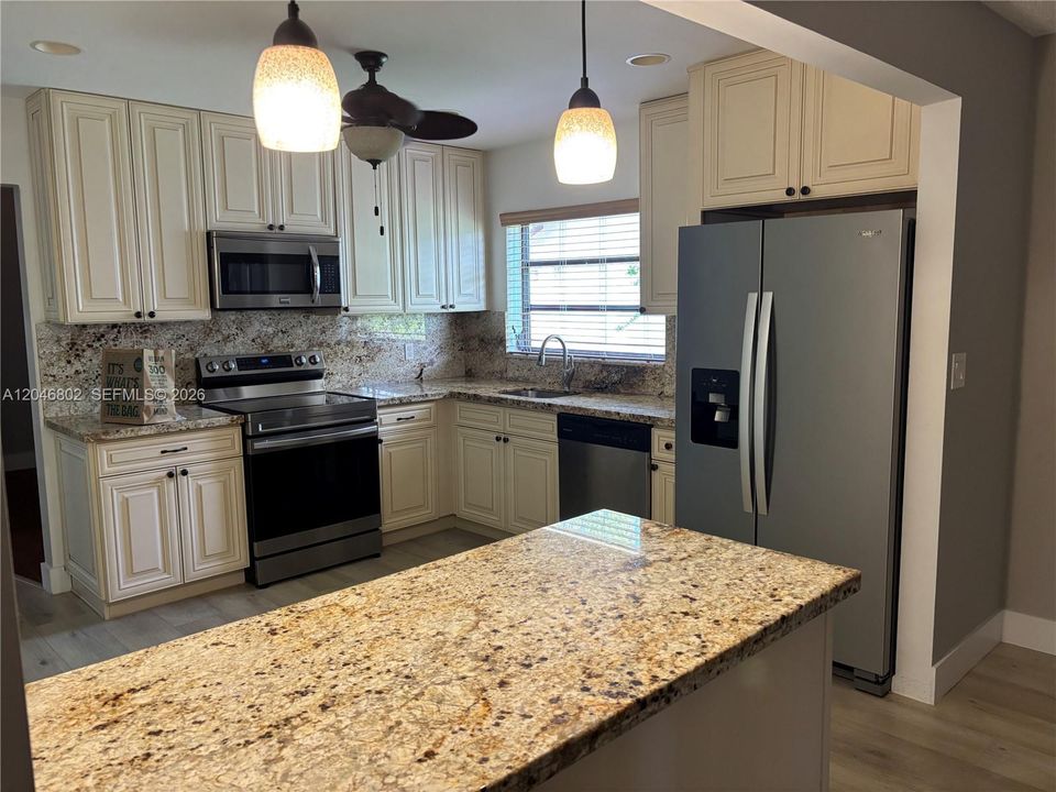 For Rent: $3,150 (2 beds, 2 baths, 1761 Square Feet)