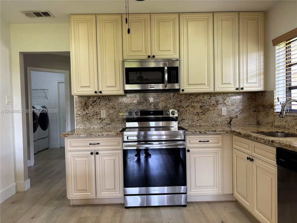 For Rent: $3,150 (2 beds, 2 baths, 1761 Square Feet)