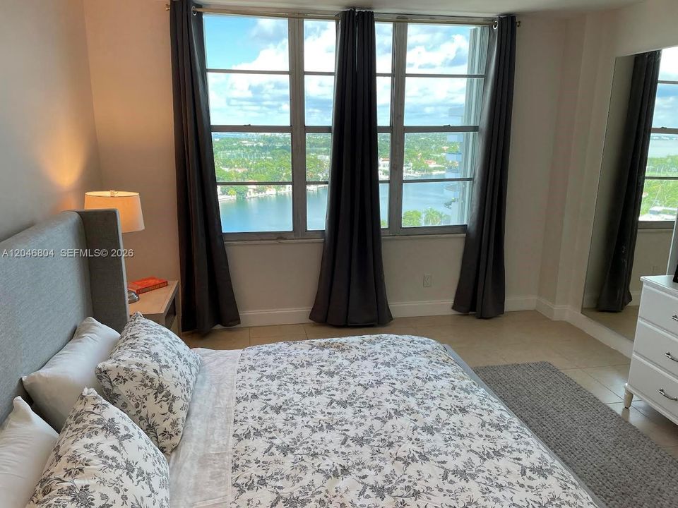 For Rent: $4,000 (2 beds, 2 baths, 1030 Square Feet)