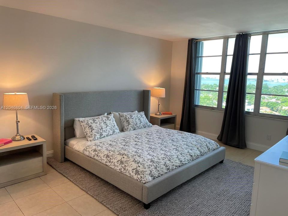 For Rent: $4,000 (2 beds, 2 baths, 1030 Square Feet)