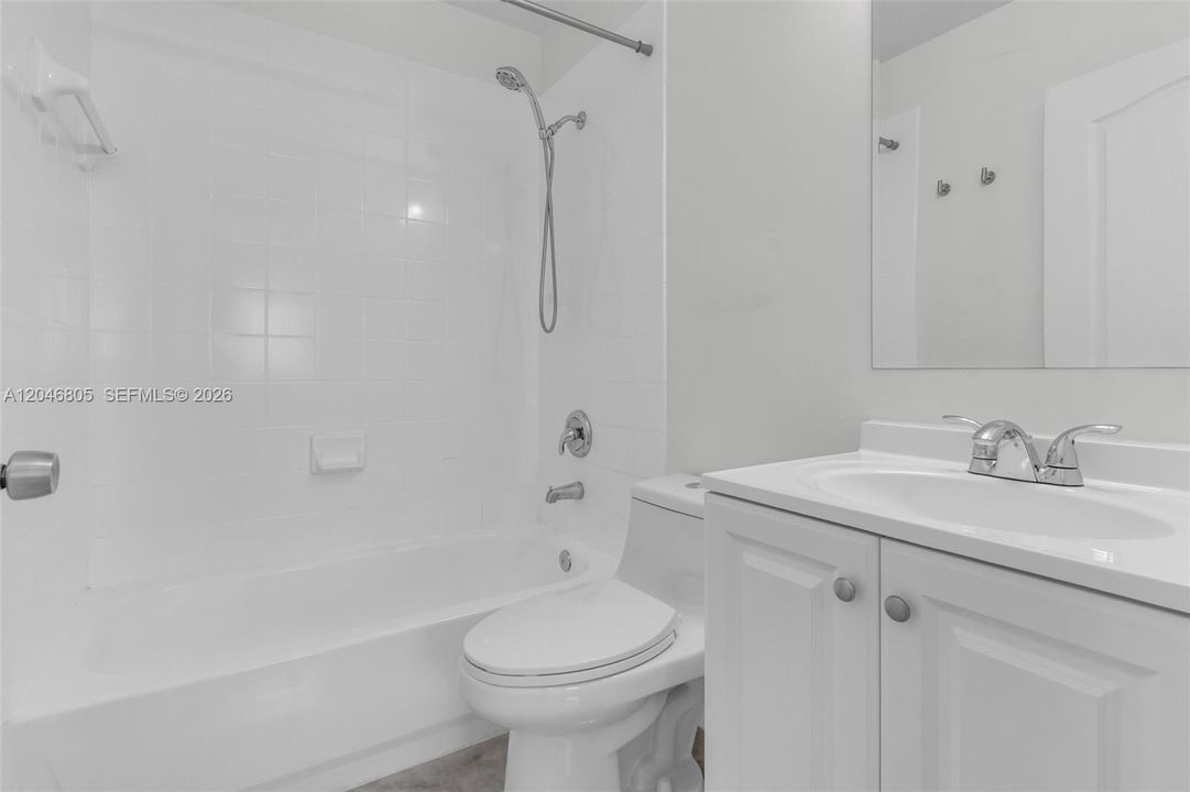 w/ Bathtub