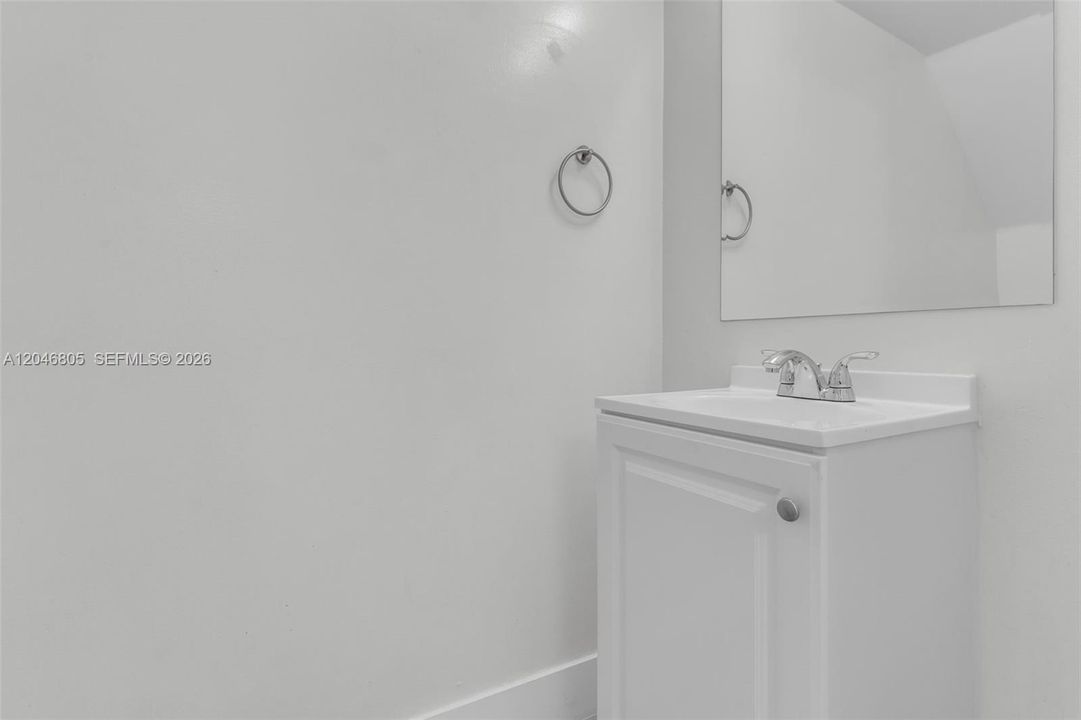 1/2 Bathroom (1st Floor)