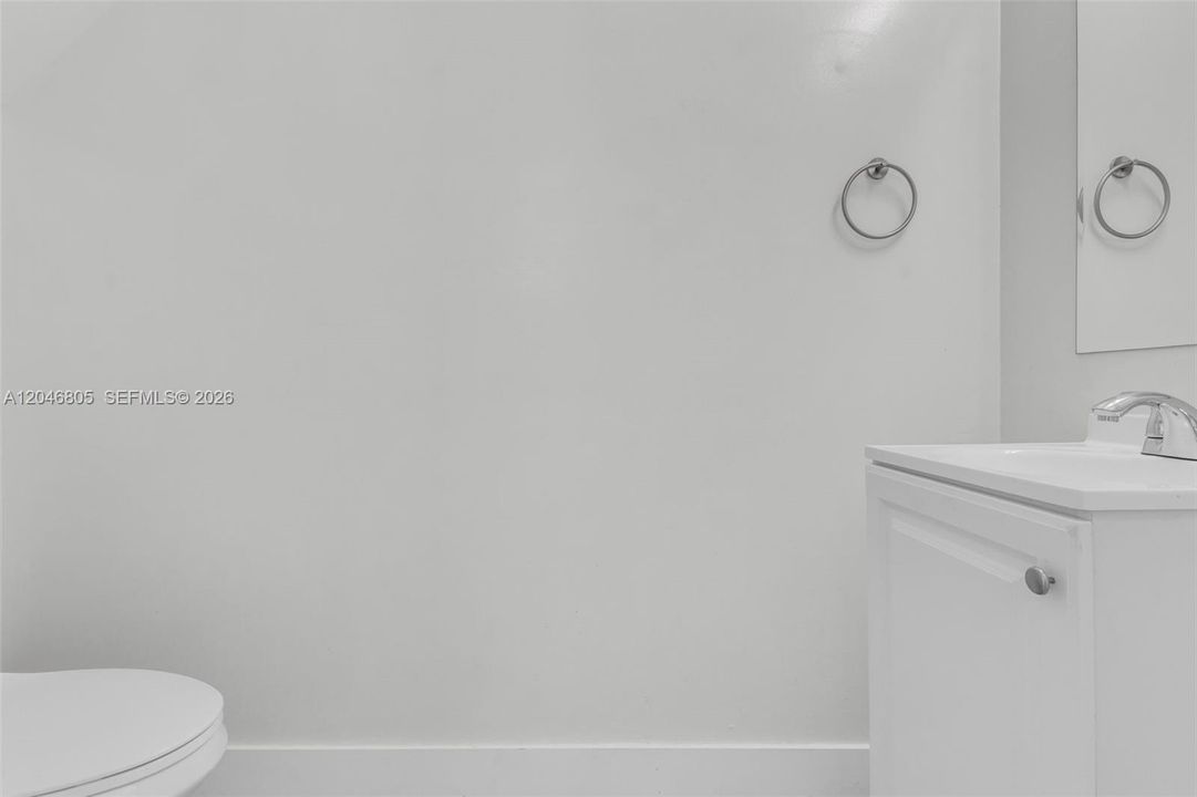1/2 Bathroom (1st Floor)