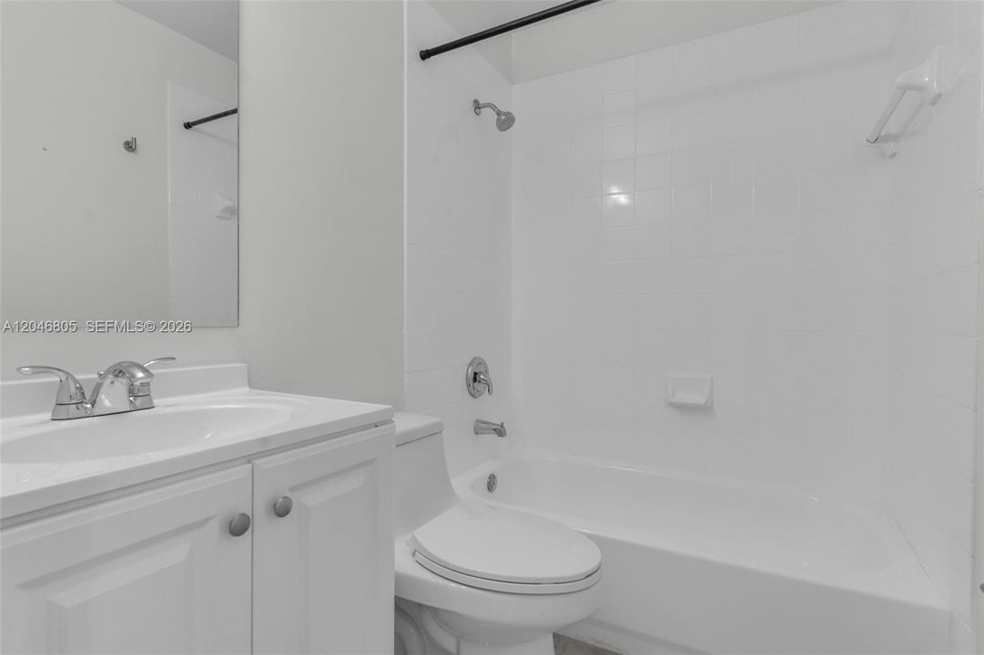 w/ Bathtub