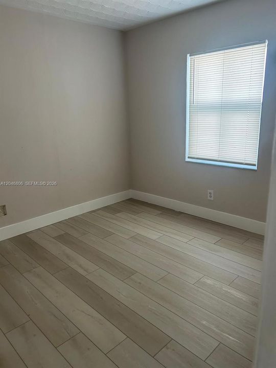 For Rent: $1,750 (1 beds, 1 baths, 1498 Square Feet)