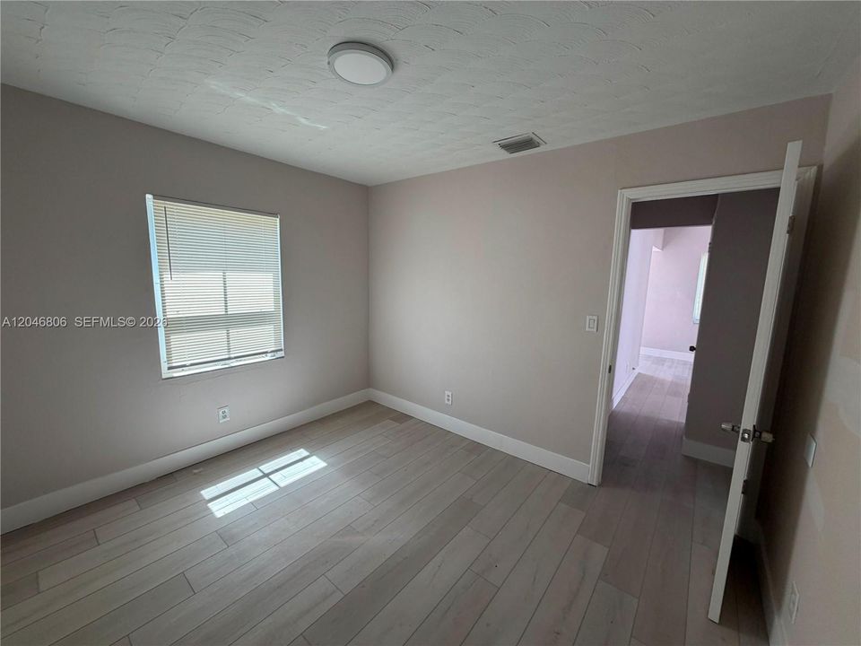 For Rent: $1,750 (1 beds, 1 baths, 1498 Square Feet)