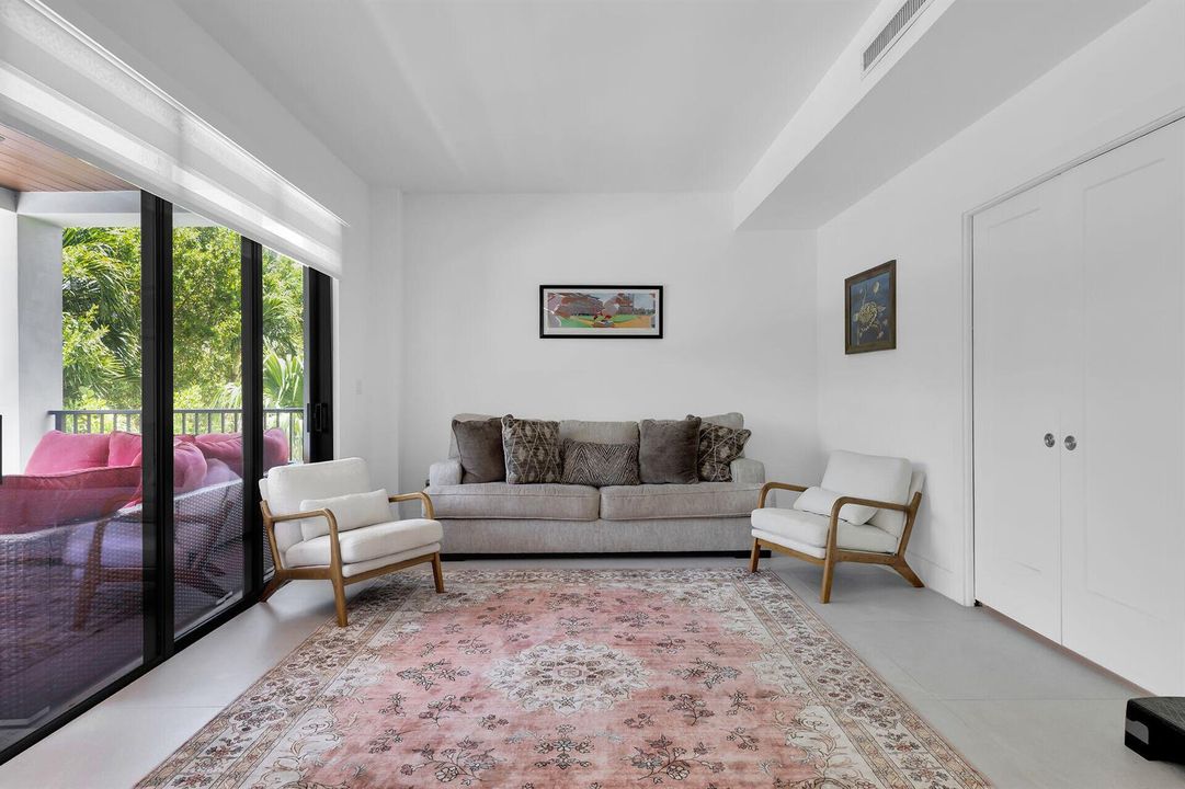 LARGE BONUS ROOM FEATURES POCKET DOORS 1