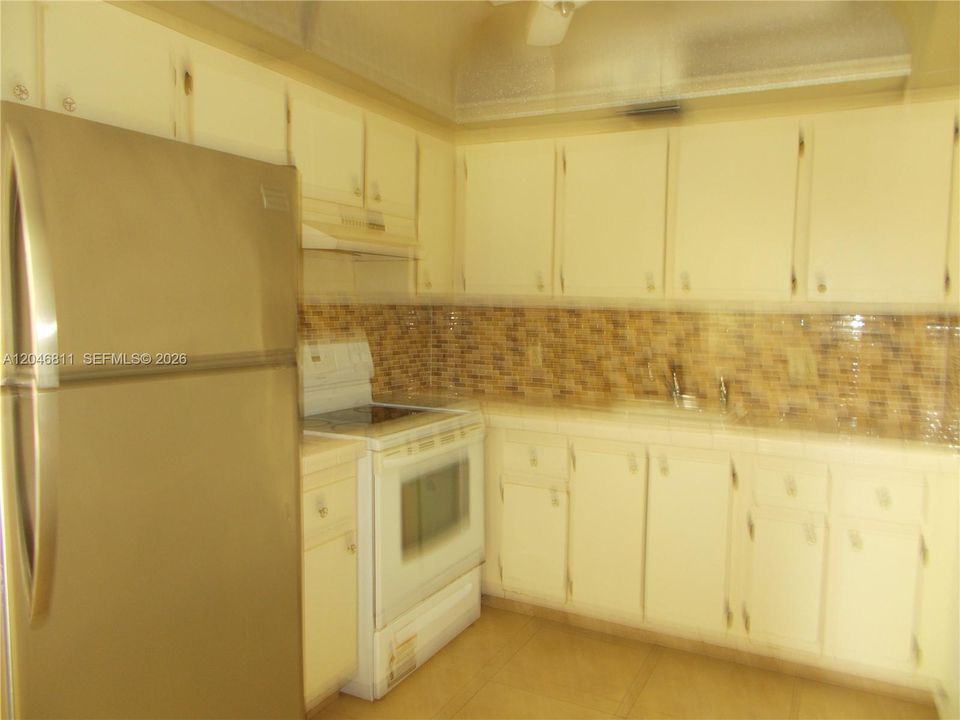 For Rent: $1,690 (2 beds, 1 baths, 953 Square Feet)