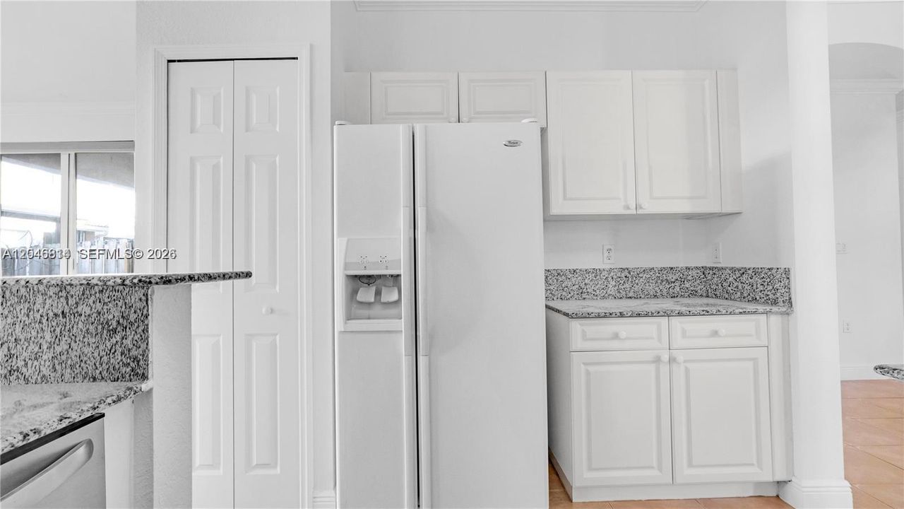 В аренду: $4,800 (4 спален, 3 ванн, 2249 Квадратных фут)