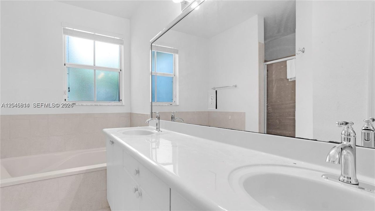 В аренду: $4,800 (4 спален, 3 ванн, 2249 Квадратных фут)