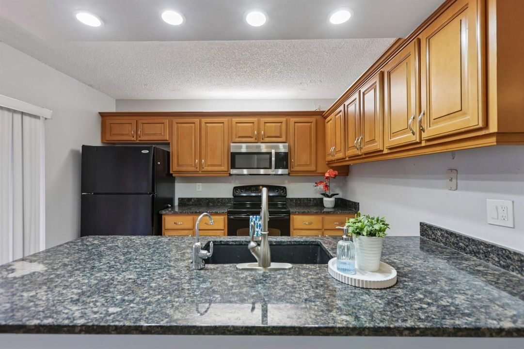 22-web-or-mls-SW 118th Ter-S0107-022