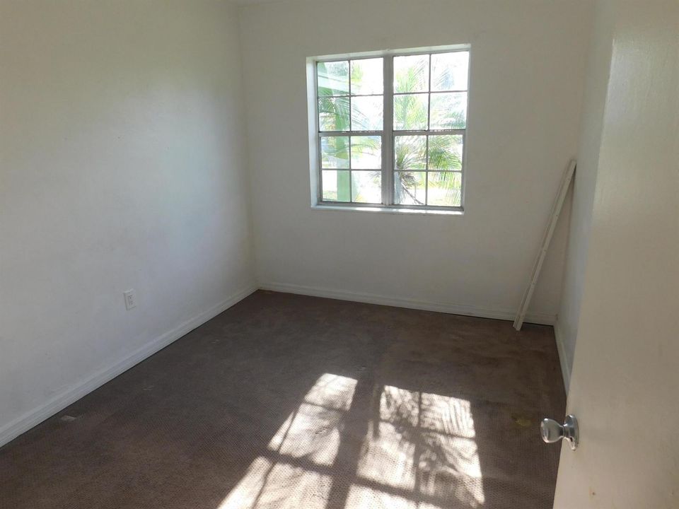 435 NW 40th AVE FORT LAUD. - ROOM1