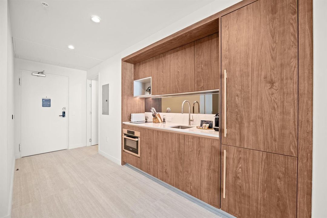 10-web-or-mls-1611-sw-2nd-ave-702