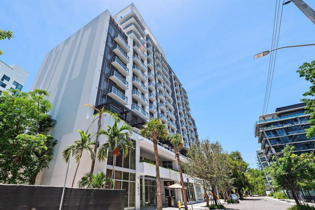 2-web-or-mls-1611-sw-2nd-ave-702