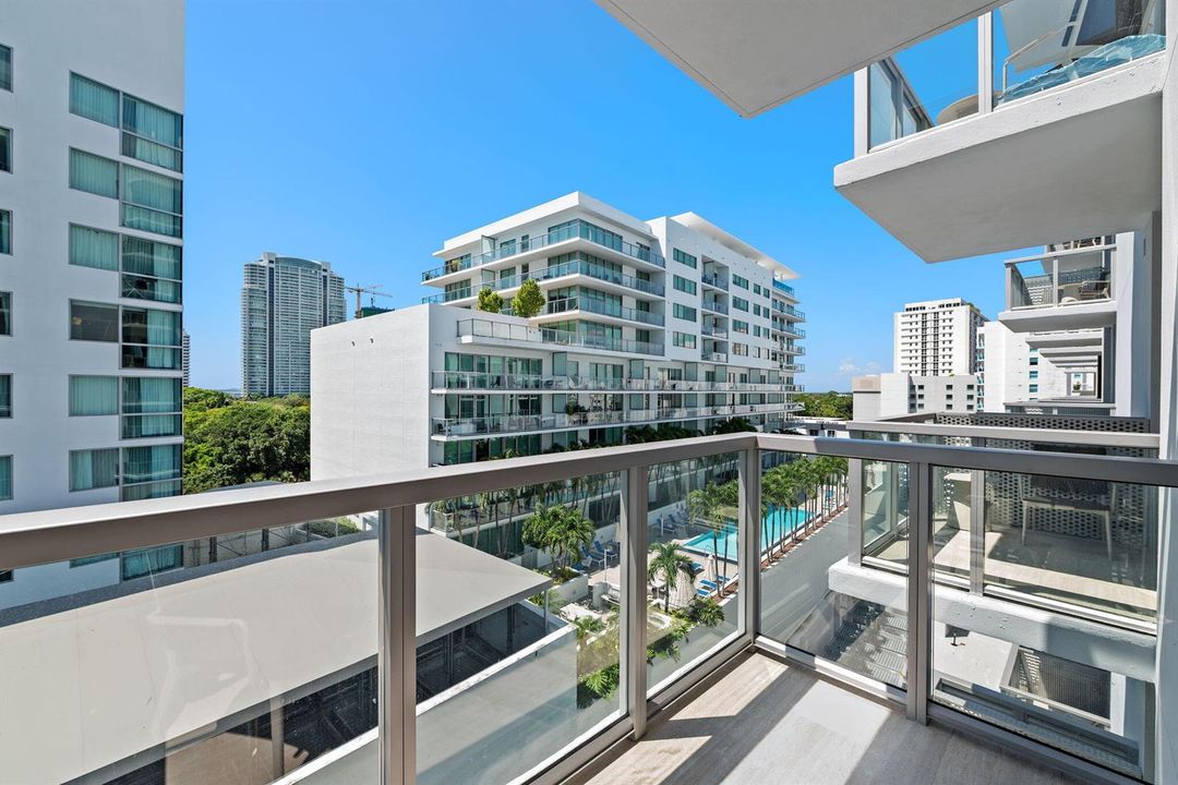 25-web-or-mls-1611-sw-2nd-ave-702