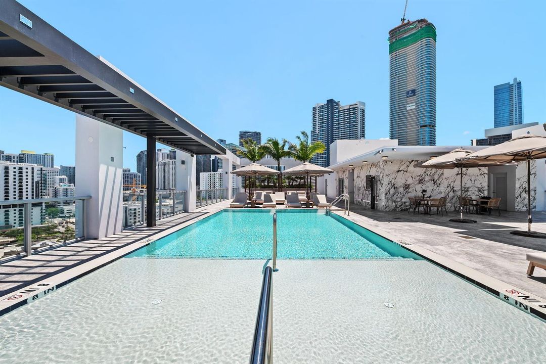 29-web-or-mls-1611-sw-2nd-ave-702