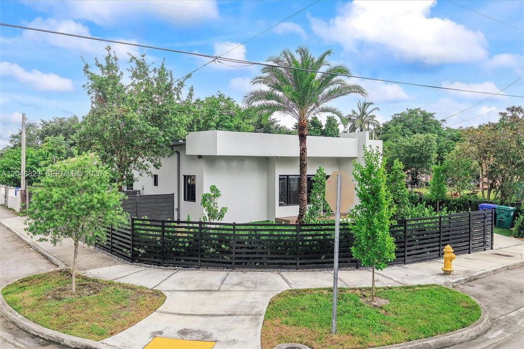 For Sale: $1,190,000 (4 beds, 3 baths, 1833 Square Feet)